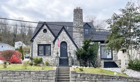 Photo of 710 Woodland Avenue, Frankfort, KY 40601 (MLS # 25507610)