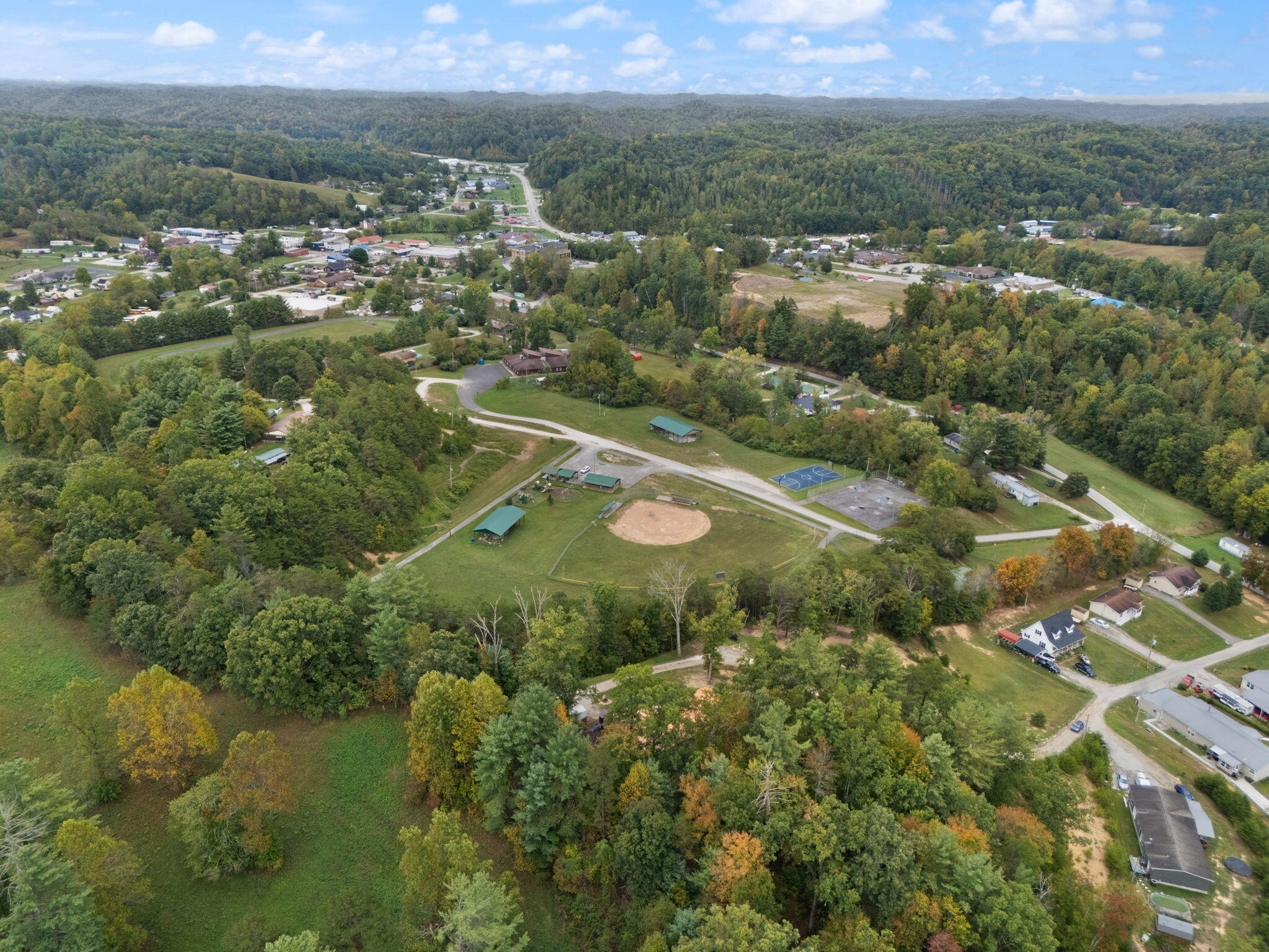 Campton, Kentucky 41301, United States, 3 Bedrooms Bedrooms, ,2 BathroomsBathrooms,Residential,Active,42128