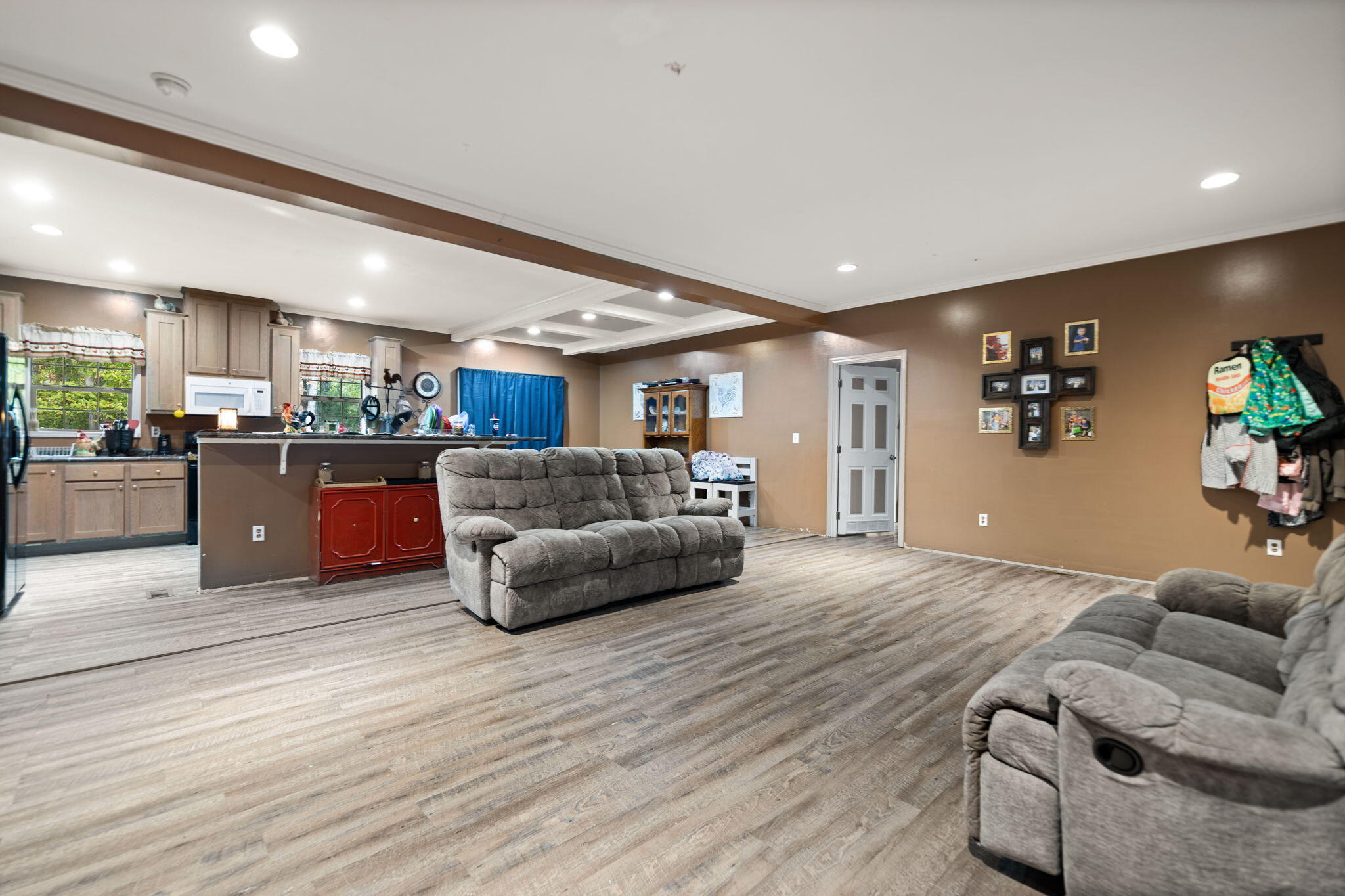 Campton, Kentucky 41301, United States, 3 Bedrooms Bedrooms, ,2 BathroomsBathrooms,Residential,Active,42128