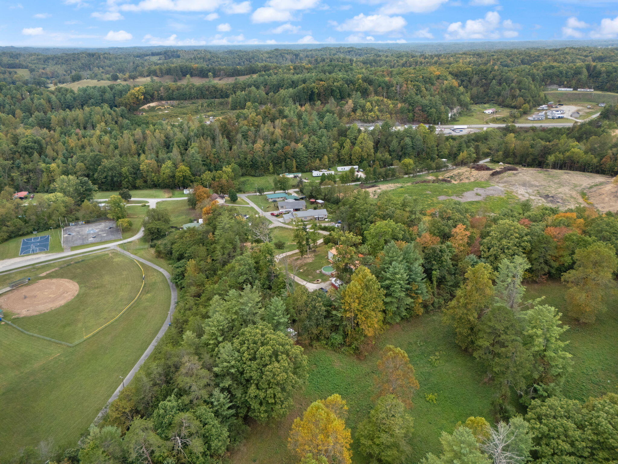 Campton, Kentucky 41301, United States, 3 Bedrooms Bedrooms, ,2 BathroomsBathrooms,Residential,Active,42128