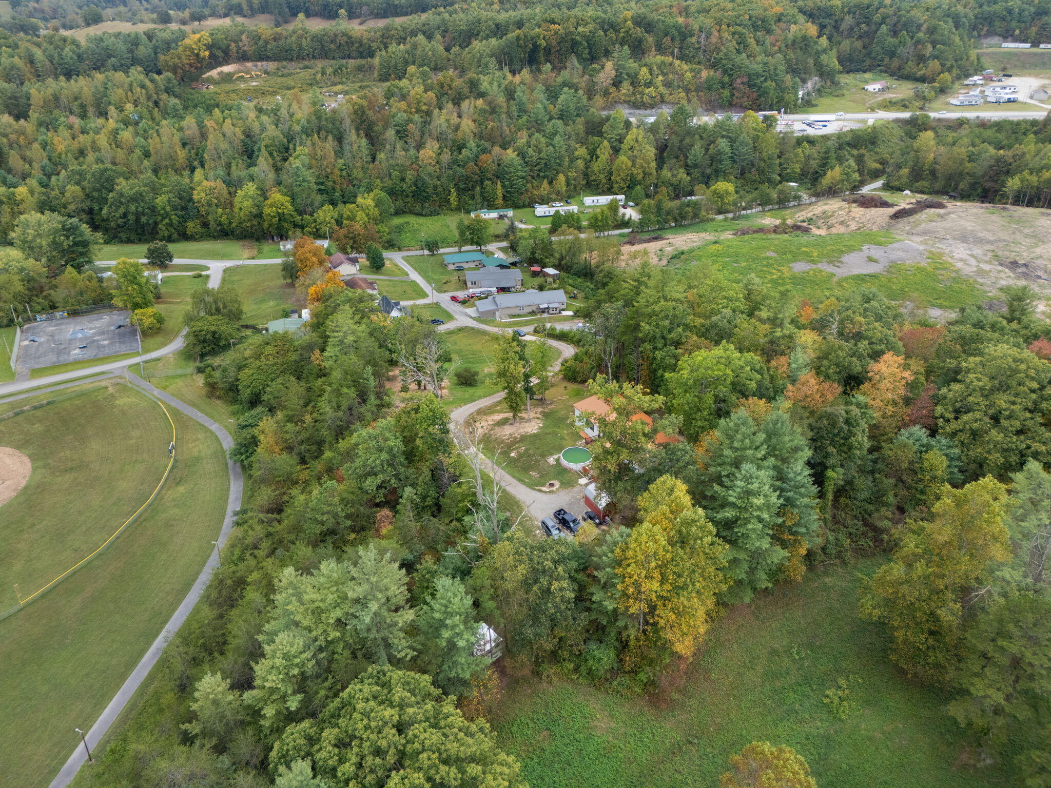 Campton, Kentucky 41301, United States, 3 Bedrooms Bedrooms, ,2 BathroomsBathrooms,Residential,Active,42128