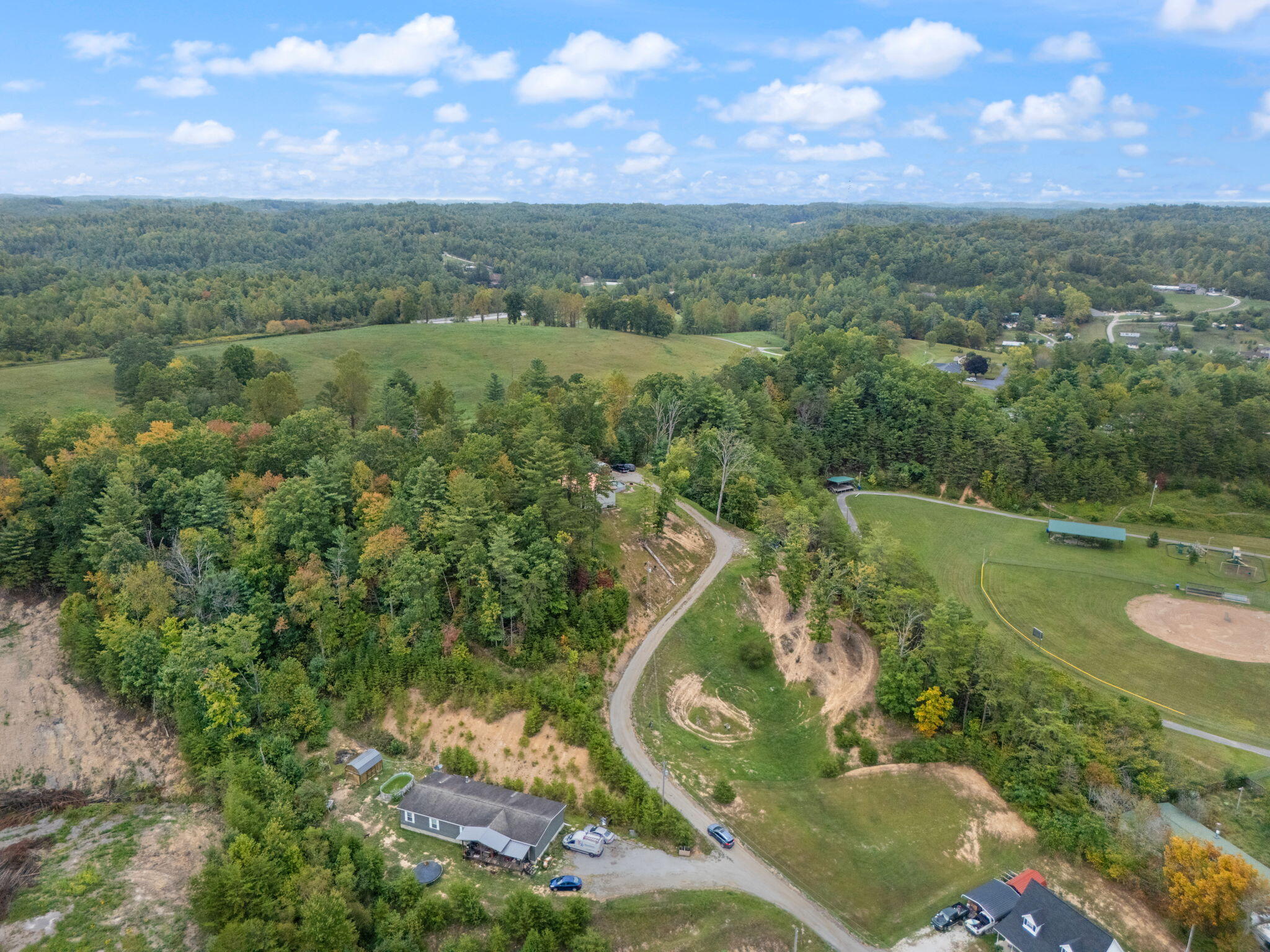 Campton, Kentucky 41301, United States, 3 Bedrooms Bedrooms, ,2 BathroomsBathrooms,Residential,Active,42128