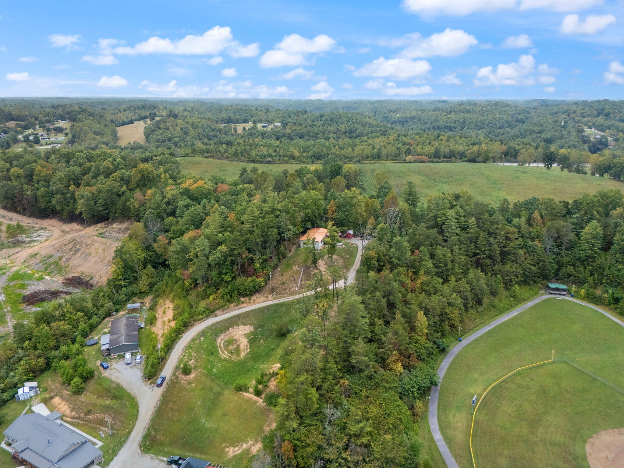 Campton, Kentucky 41301, United States, 3 Bedrooms Bedrooms, ,2 BathroomsBathrooms,Residential,Active,42128