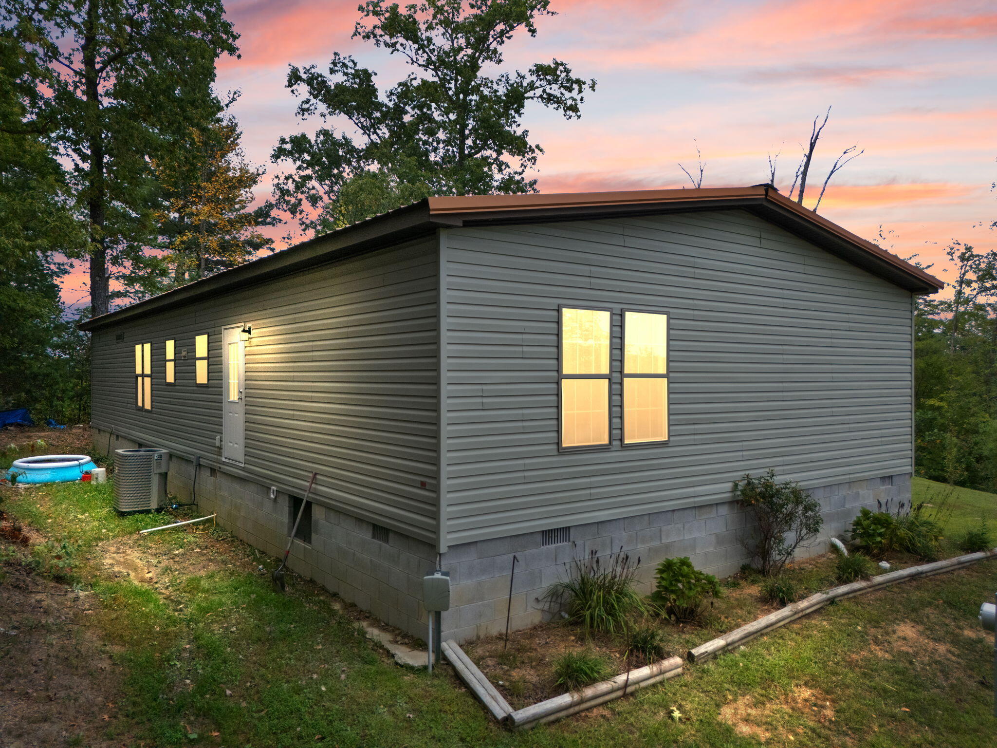 Campton, Kentucky 41301, United States, 3 Bedrooms Bedrooms, ,2 BathroomsBathrooms,Residential,Active,42128