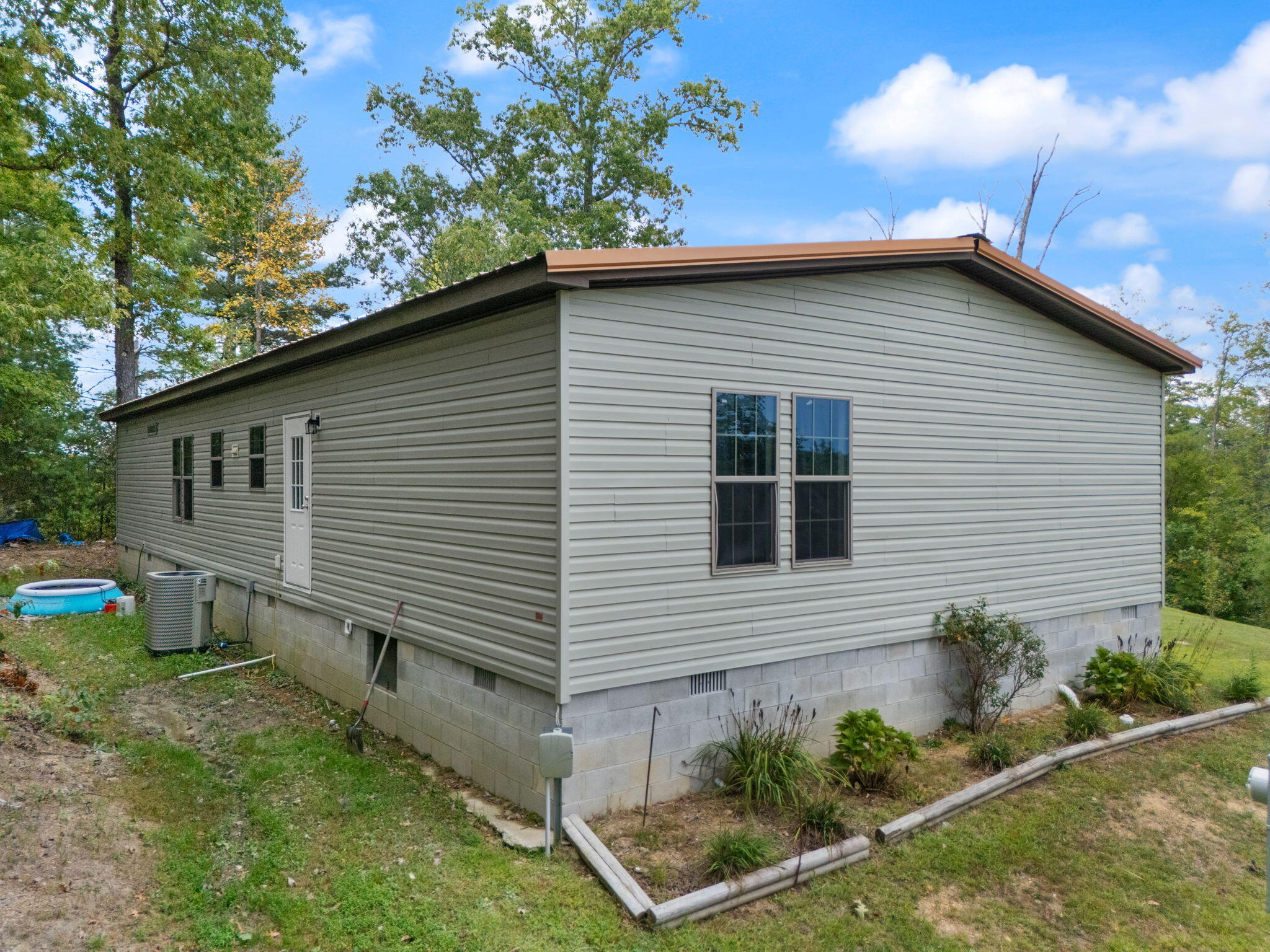 Campton, Kentucky 41301, United States, 3 Bedrooms Bedrooms, ,2 BathroomsBathrooms,Residential,Active,42128