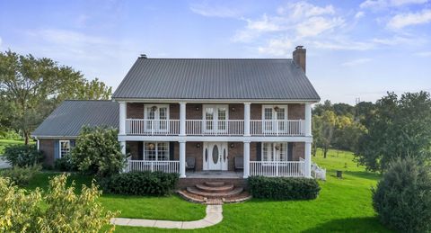 Photo of 490 Arrowhead Springs Lane, Versailles, KY 40383 (MLS # 25501427)
