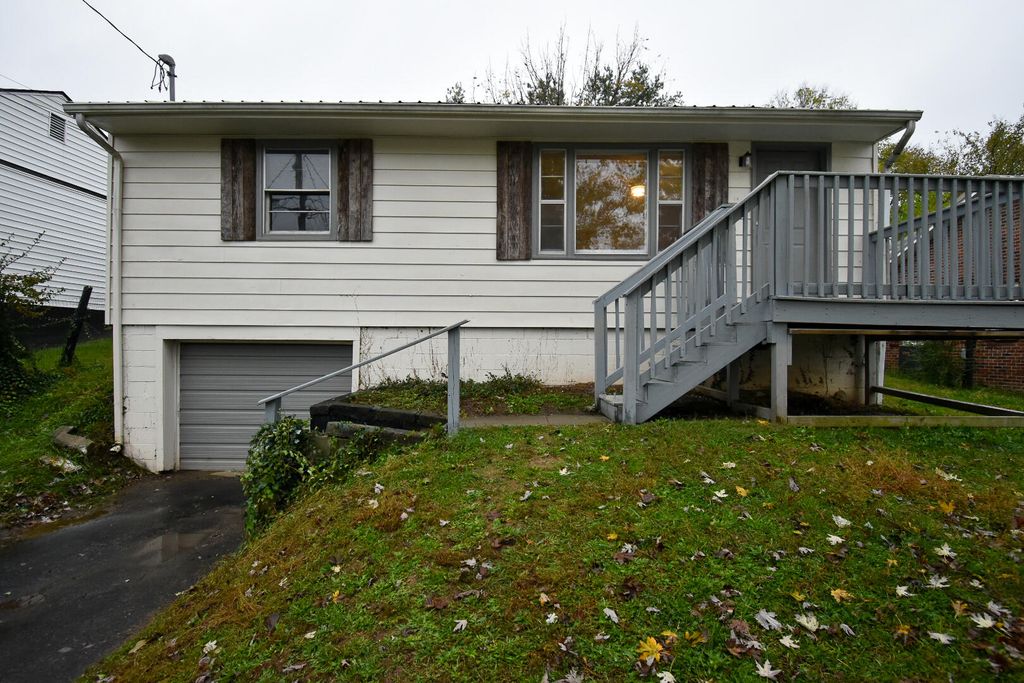 Photo of 115 Circle Drive, Danville, KY 40422 (MLS # 25504959)