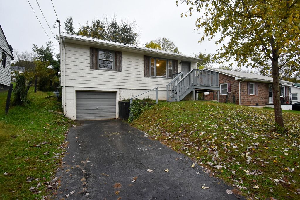 Photo of 115 Circle Drive, Danville, KY 40422 (MLS # 25504959)