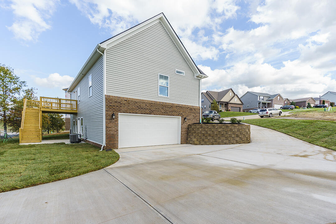 Richmond, Kentucky 40475, United States, 4 Bedrooms Bedrooms, ,3 BathroomsBathrooms,Residential,Active,12836