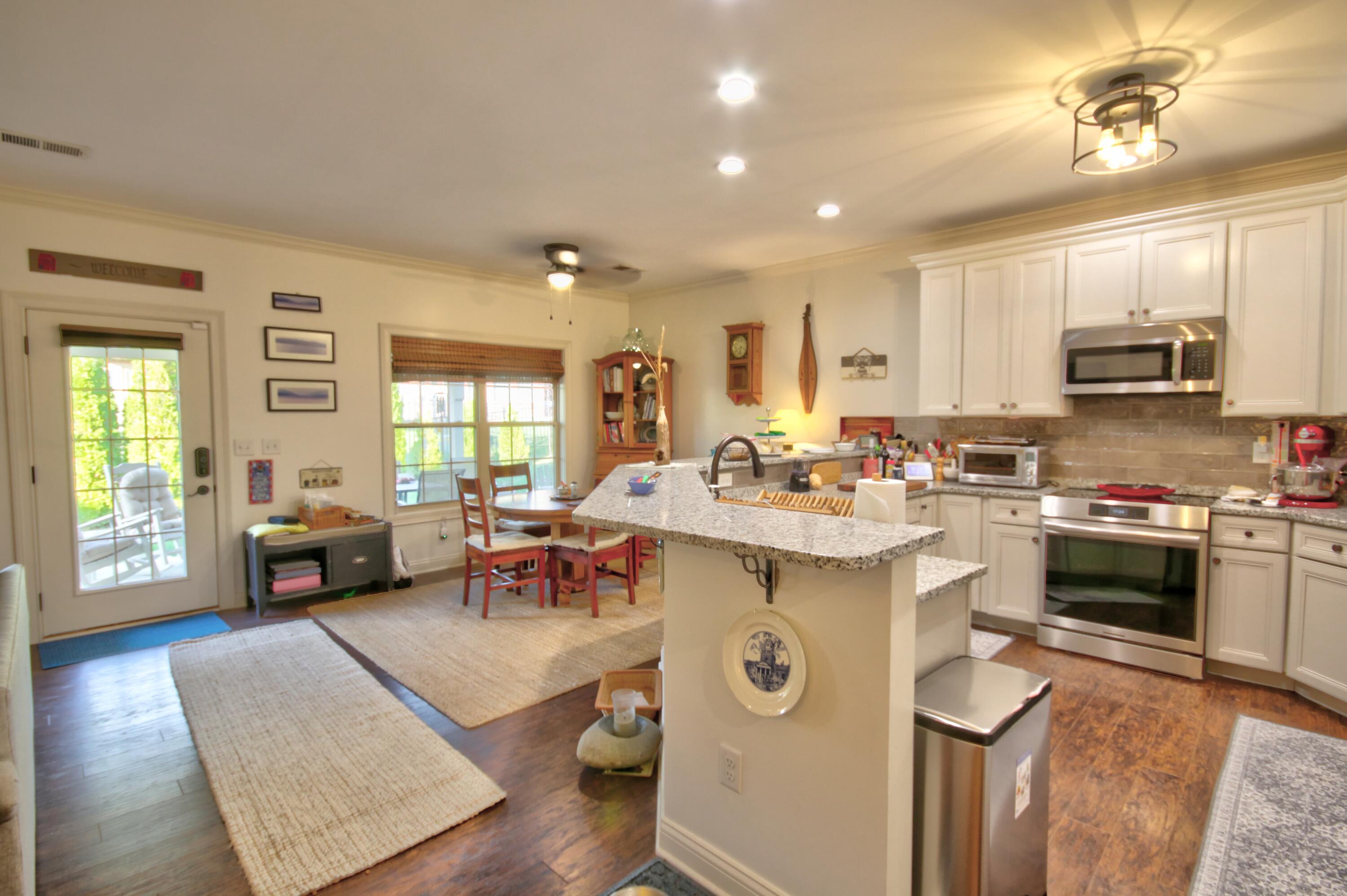 Lexington, Kentucky 40515, United States, 3 Bedrooms Bedrooms, ,2 BathroomsBathrooms,Residential,Active,230068