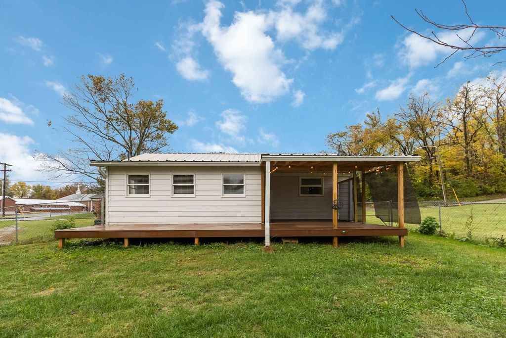 Photo of 403 Denham Street, Somerset, KY 42501 (MLS # 25504828)