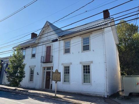 Photo of 413 W Broadway Street, Frankfort, KY 40601 (MLS # 25503840)