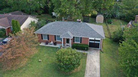 Photo of 616 Seattle Drive, Lexington, KY 40503 (MLS # 25500704)