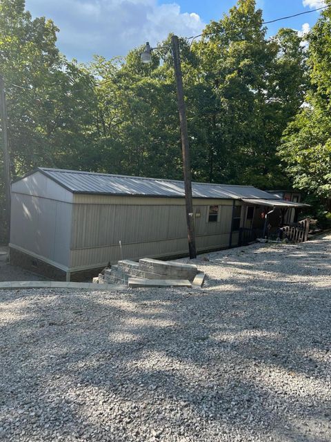Photo of 146 Chestnut Street, Burnside, KY 42519 (MLS # 25017431)