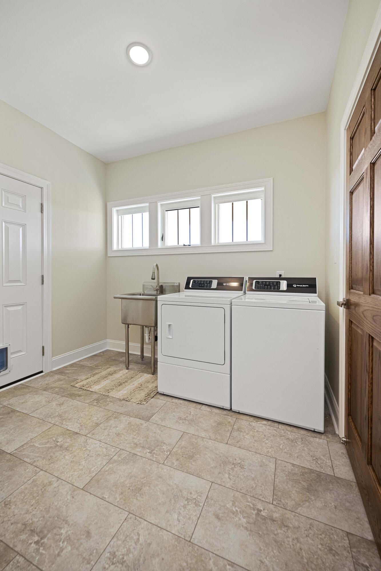 Richmond, Kentucky 40475, United States, 3 Bedrooms Bedrooms, ,3 BathroomsBathrooms,Residential,Active,80720