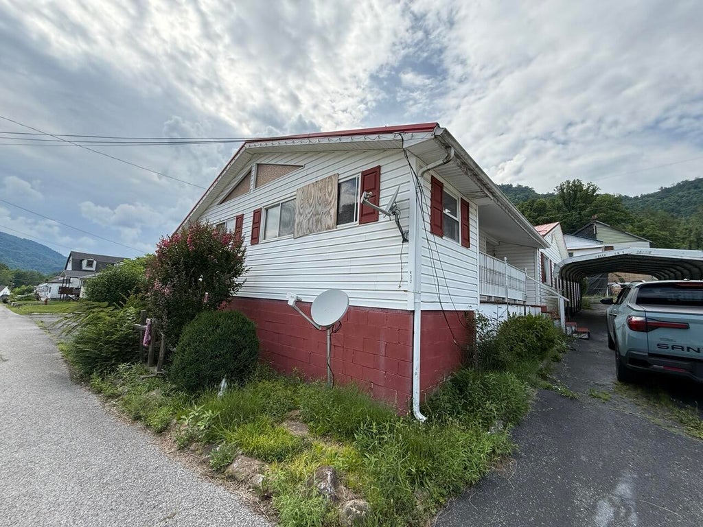 Photo of 432 First Street, Lynch, KY 40855 (MLS # 26020770)