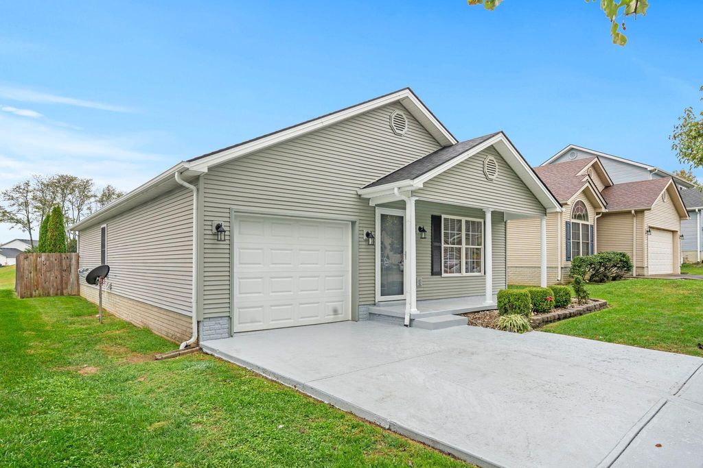 Photo of 433 Wellington Way, Winchester, KY 40391 (MLS # 25505013)