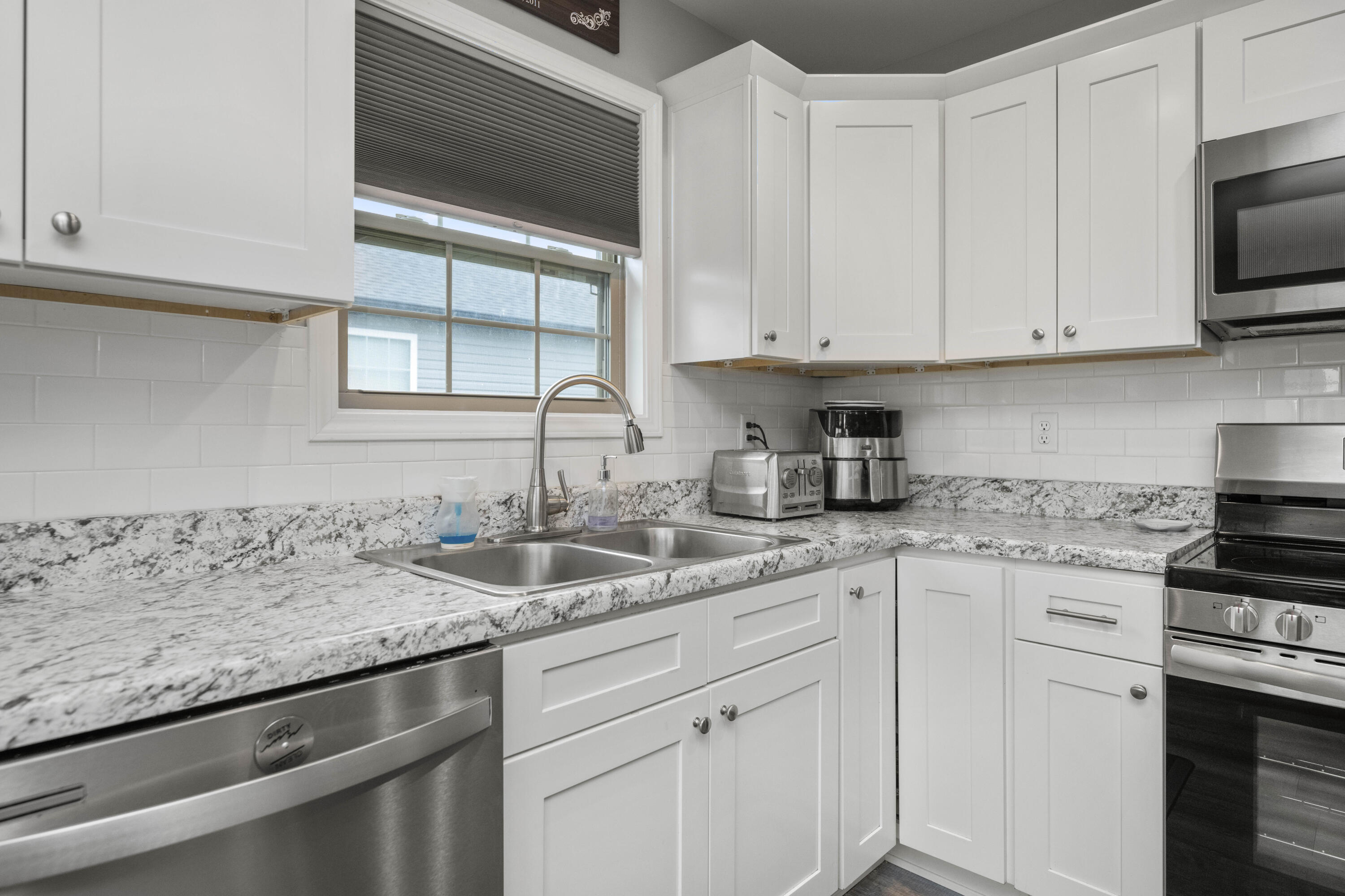 Berea, Kentucky 40403, United States, 3 Bedrooms Bedrooms, ,2 BathroomsBathrooms,Residential,Active,197137