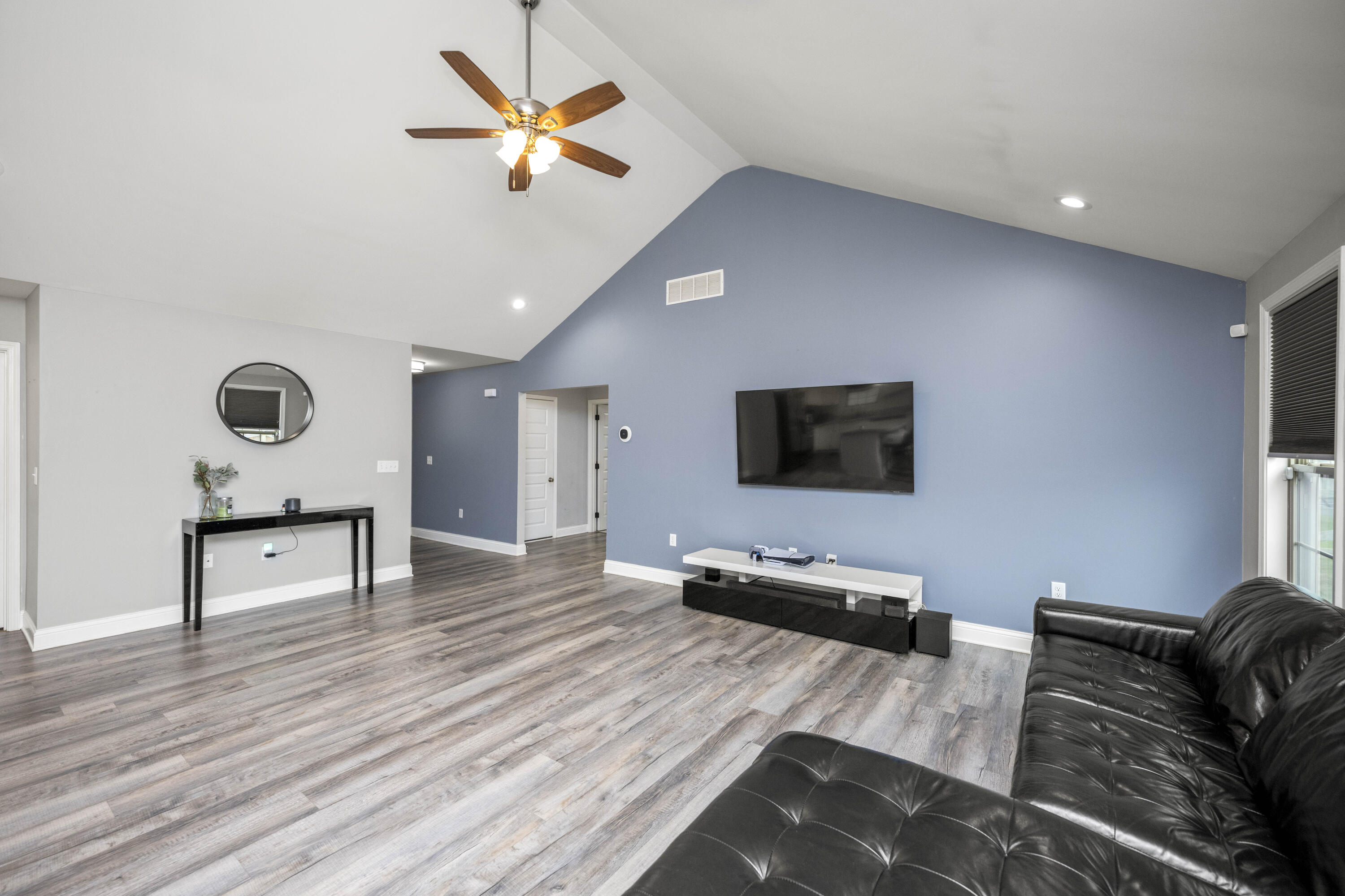 Berea, Kentucky 40403, United States, 3 Bedrooms Bedrooms, ,2 BathroomsBathrooms,Residential,Active,197137