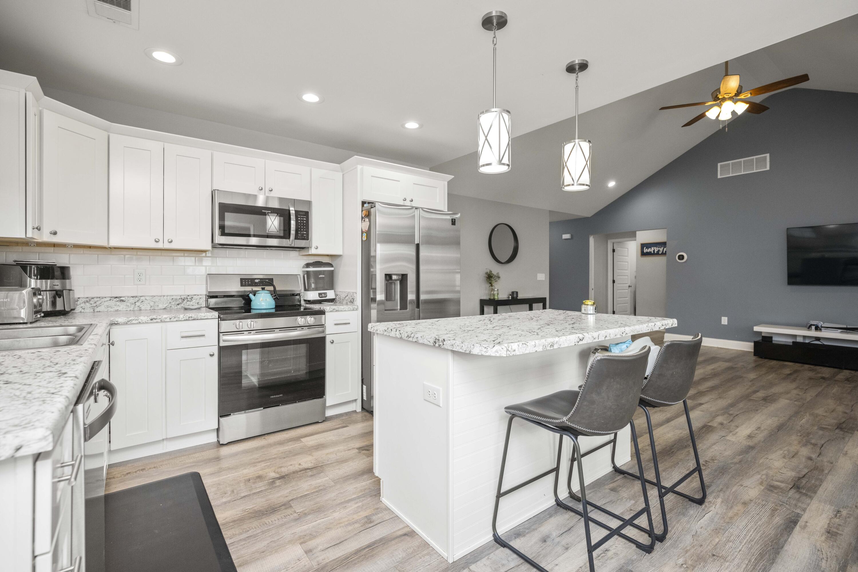 Berea, Kentucky 40403, United States, 3 Bedrooms Bedrooms, ,2 BathroomsBathrooms,Residential,Active,197137