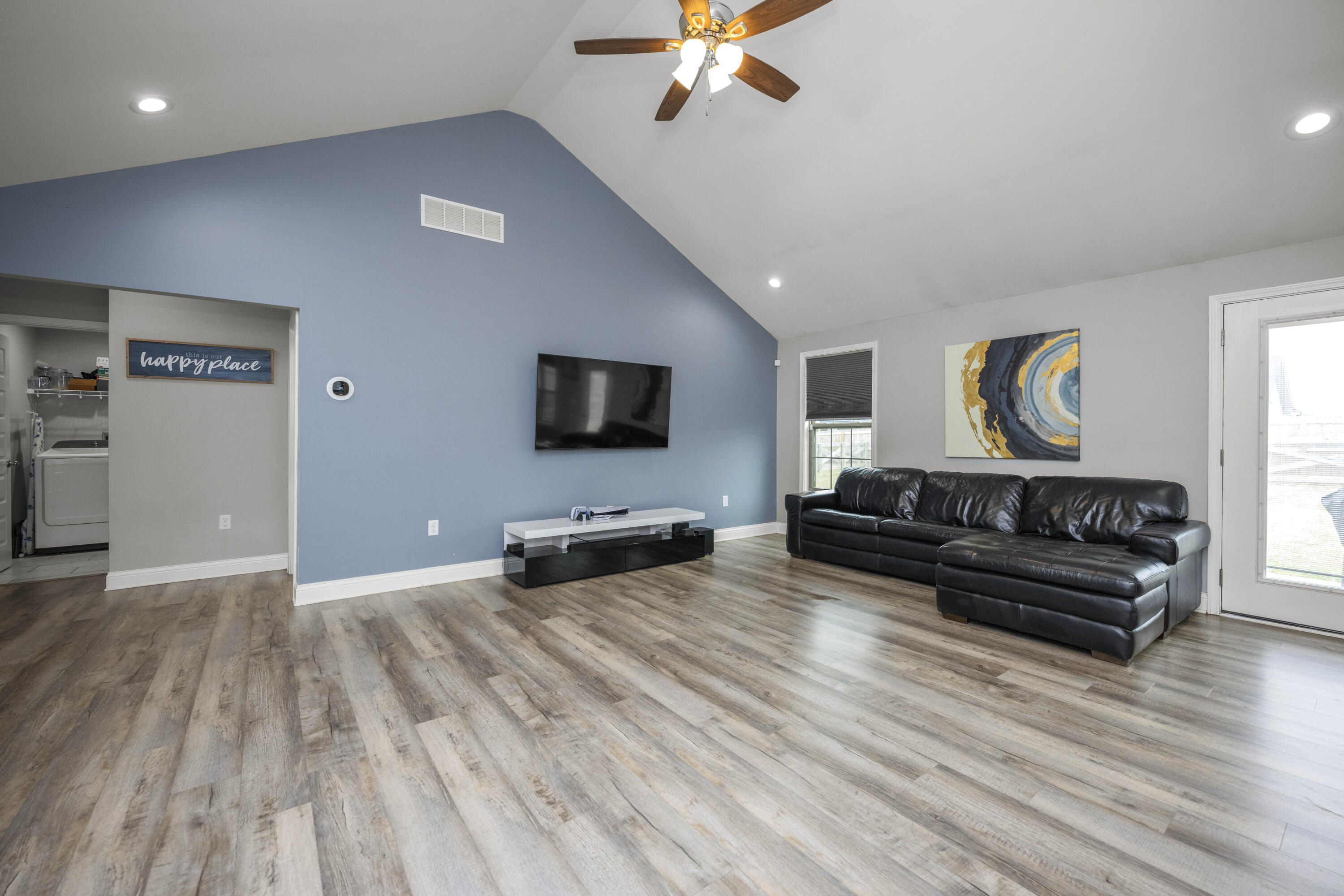 Berea, Kentucky 40403, United States, 3 Bedrooms Bedrooms, ,2 BathroomsBathrooms,Residential,Active,197137