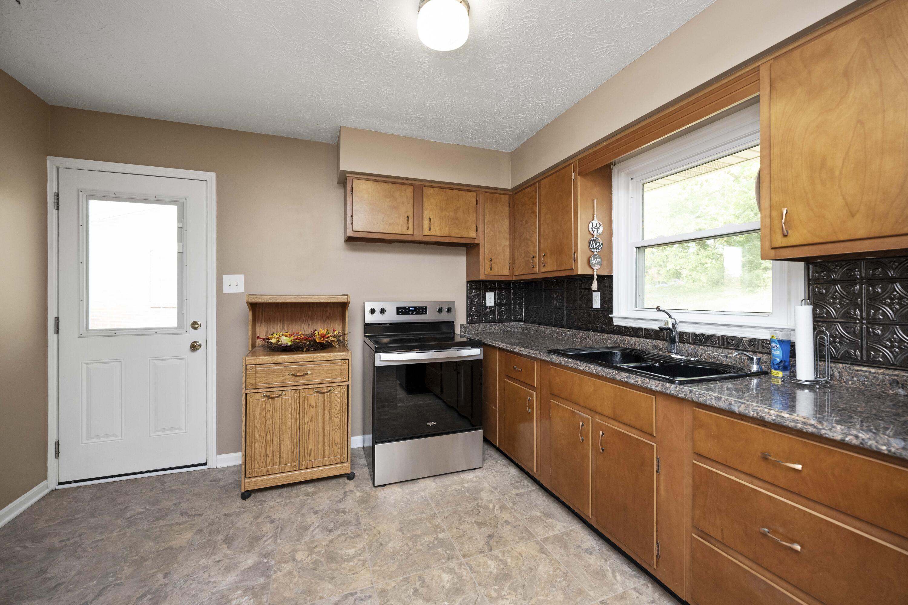 Lexington, Kentucky 40517, United States, 3 Bedrooms Bedrooms, ,1 BathroomBathrooms,Residential,Active,205606