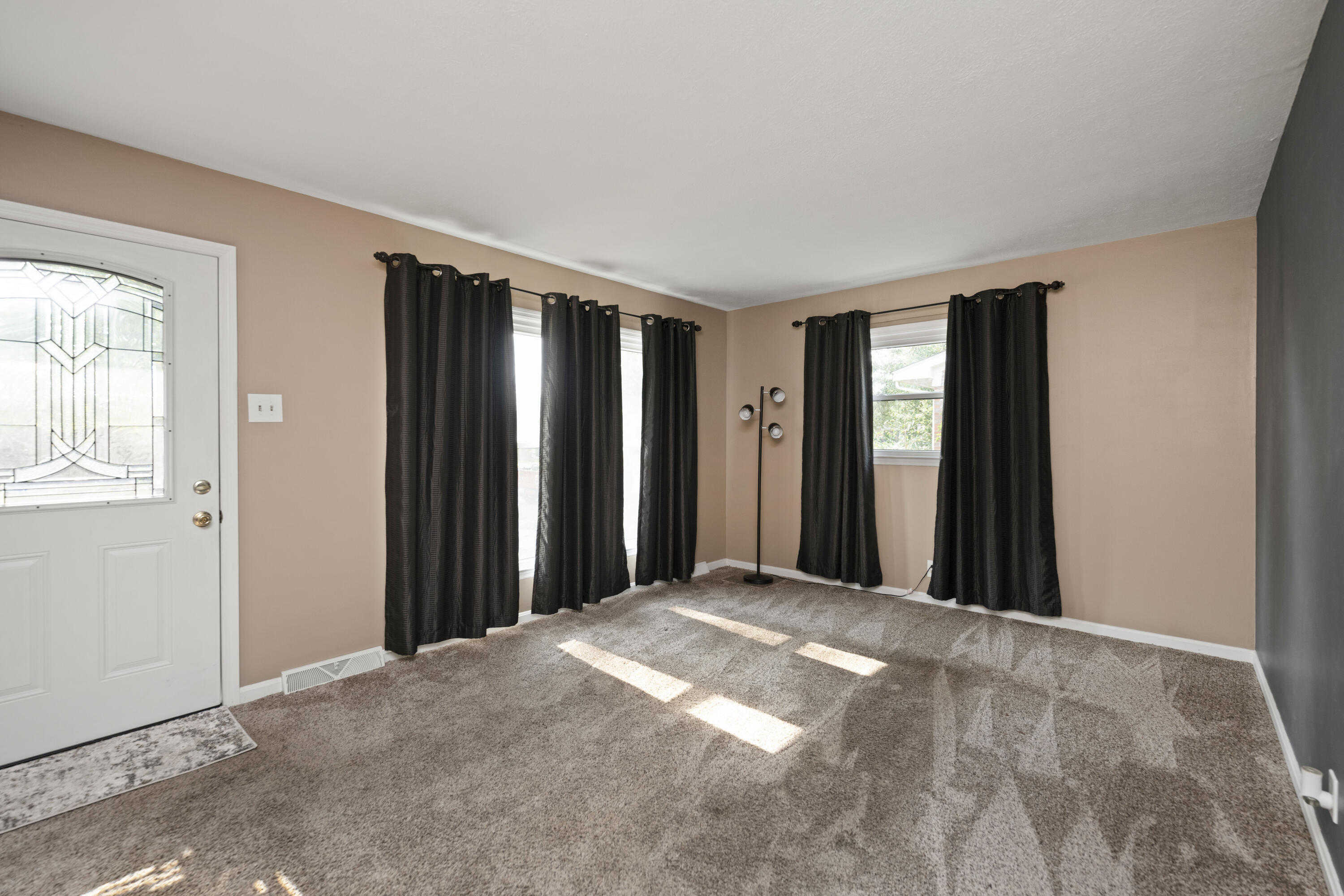 Lexington, Kentucky 40517, United States, 3 Bedrooms Bedrooms, ,1 BathroomBathrooms,Residential,Active,205606