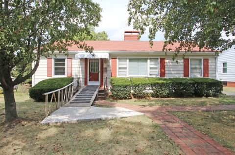 Photo of 525 W Maple Street, Nicholasville, KY 40356 (MLS # 25501514)