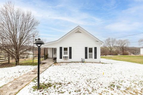 Photo of 265 Somerset Street, Stanford, KY 40484 (MLS # 25507956)