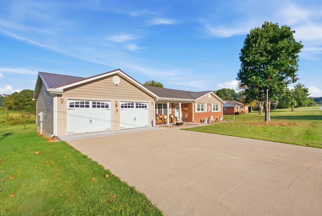 Photo of 621 Copper Creek Road, Berea, KY 40403 (MLS # 26025695)