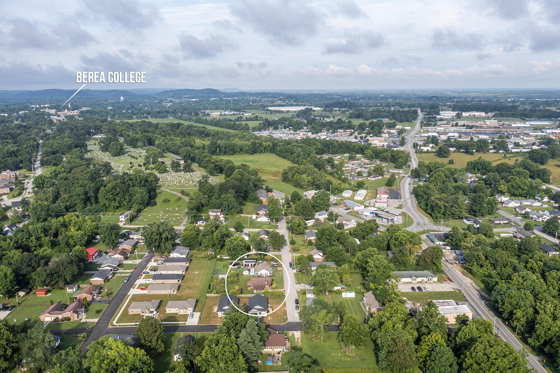 Berea, Kentucky 40403, United States, 3 Bedrooms Bedrooms, ,2 BathroomsBathrooms,Residential,Active,212563