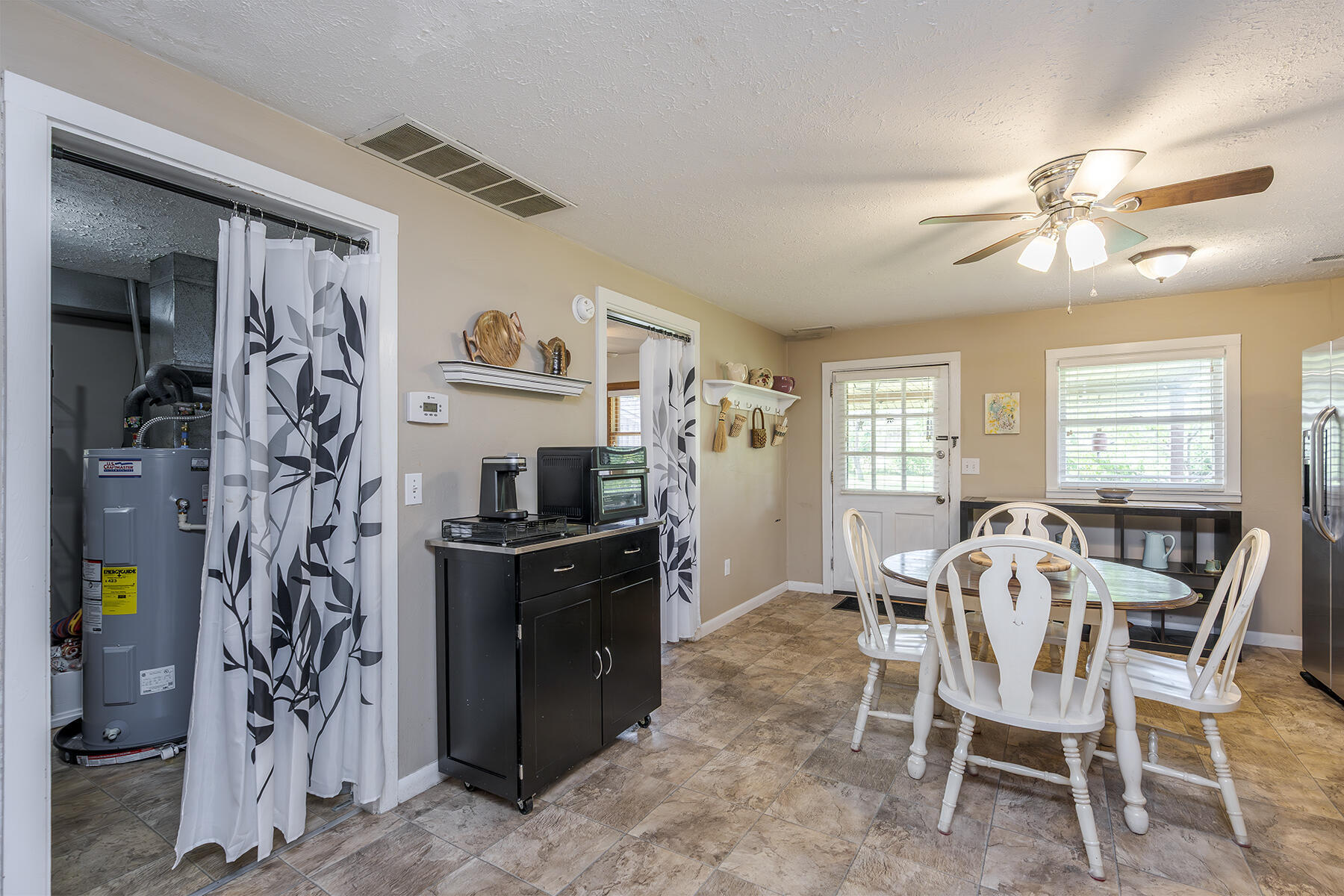 Berea, Kentucky 40403, United States, 3 Bedrooms Bedrooms, ,2 BathroomsBathrooms,Residential,Active,212563