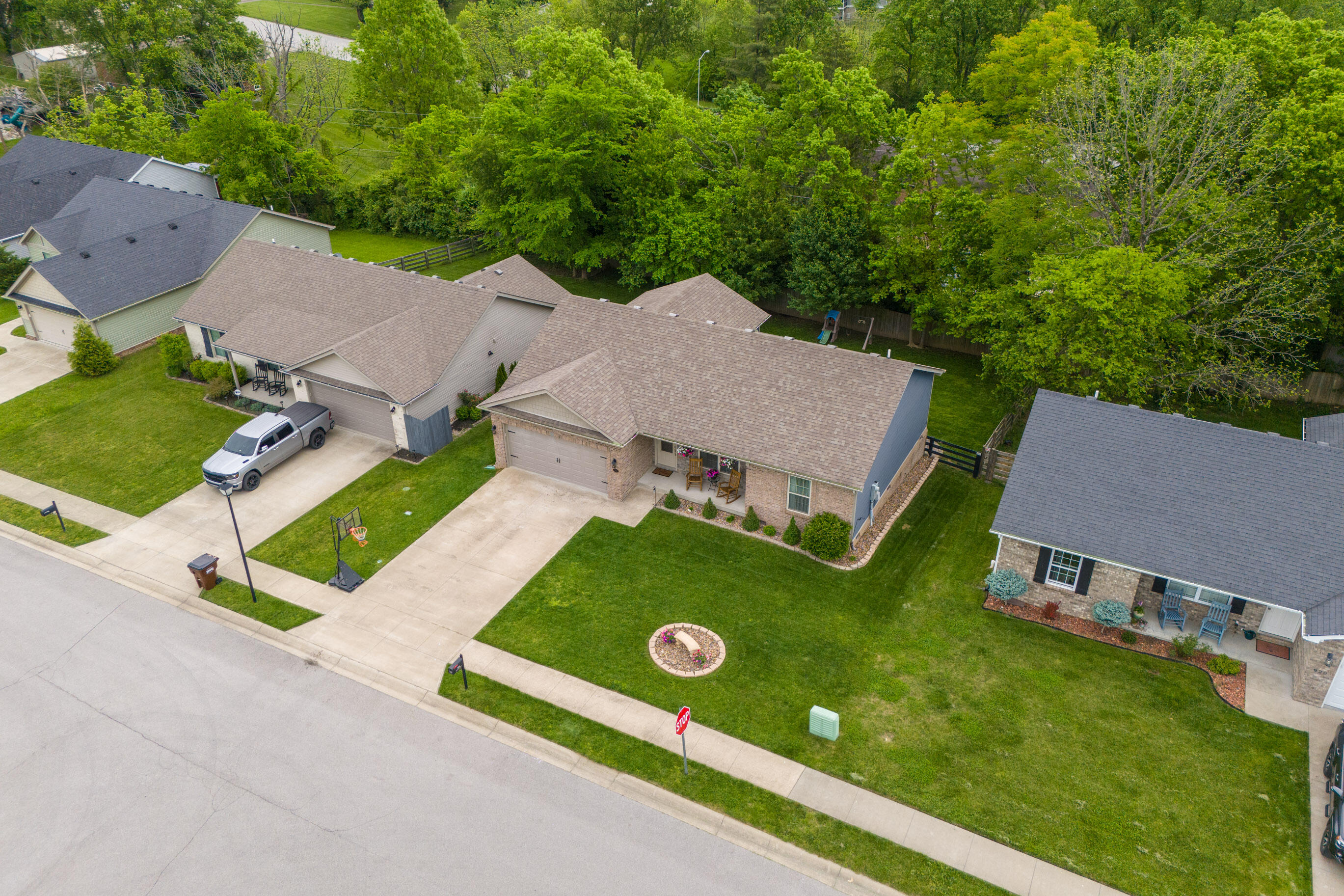 Richmond, Kentucky 40475, United States, 3 Bedrooms Bedrooms, ,2 BathroomsBathrooms,Residential,Active,126154