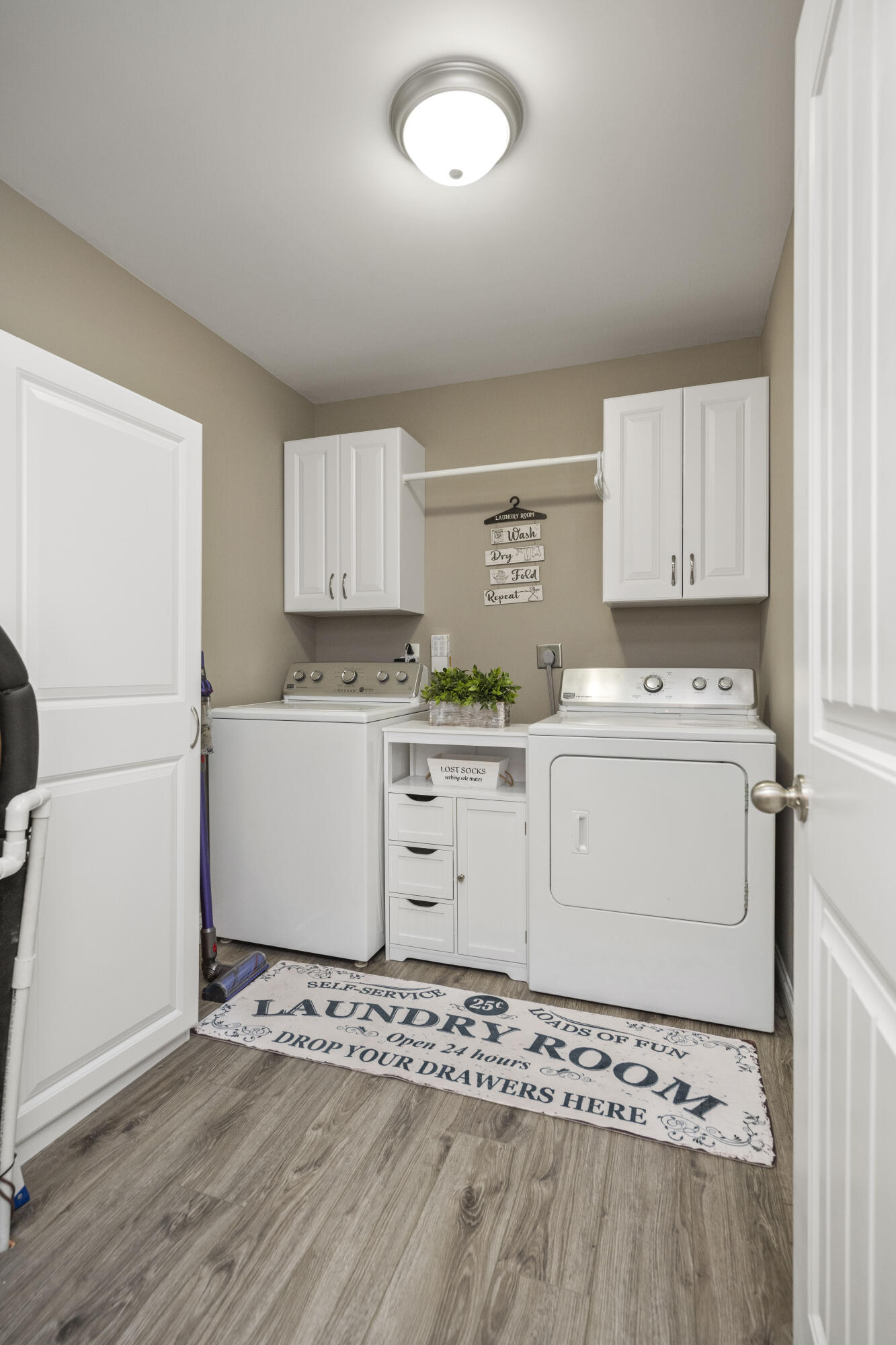 Richmond, Kentucky 40475, United States, 3 Bedrooms Bedrooms, ,2 BathroomsBathrooms,Residential,Active,126154