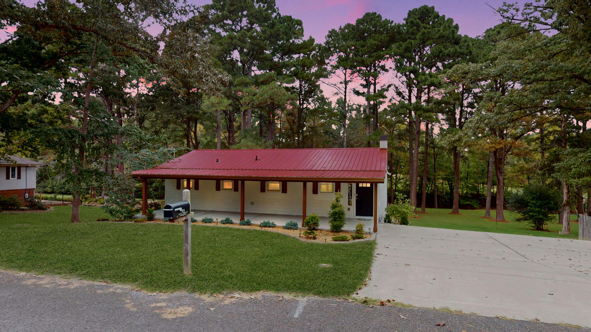 675 Lakeway Drive
