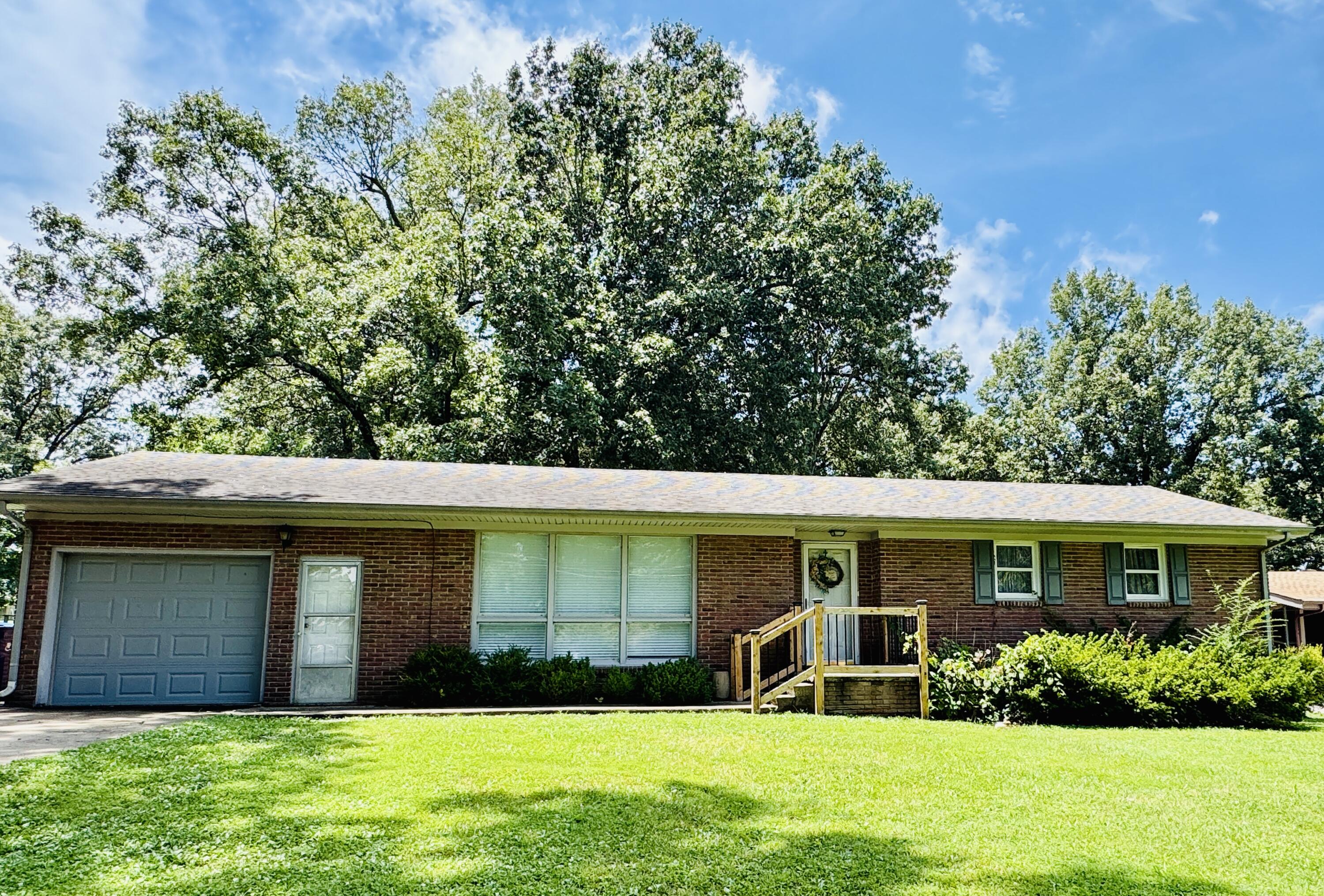 Photo 1 of 20 — 1728 Sycamore Drive, Benton, KY 42025