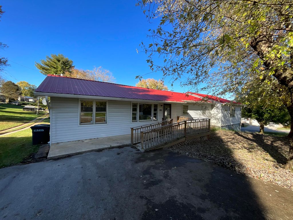 Photo of 200 Pulaski Street, Somerset, KY 42501 (MLS # 25505274)