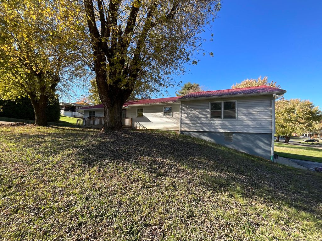 Photo of 200 Pulaski Street, Somerset, KY 42501 (MLS # 25505274)