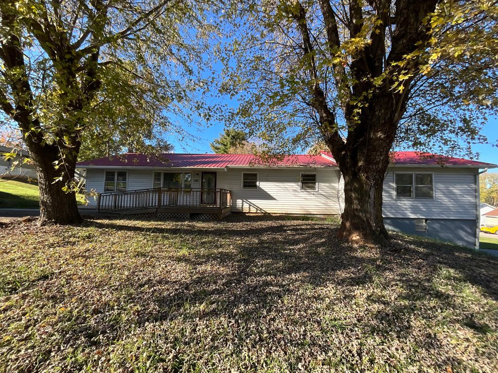 Photo of 200 Pulaski Street, Somerset, KY 42501 (MLS # 25505274)