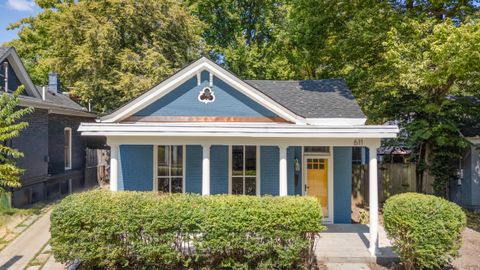 Photo of 611 N Broadway, Lexington, KY 40508 (MLS # 25501257)