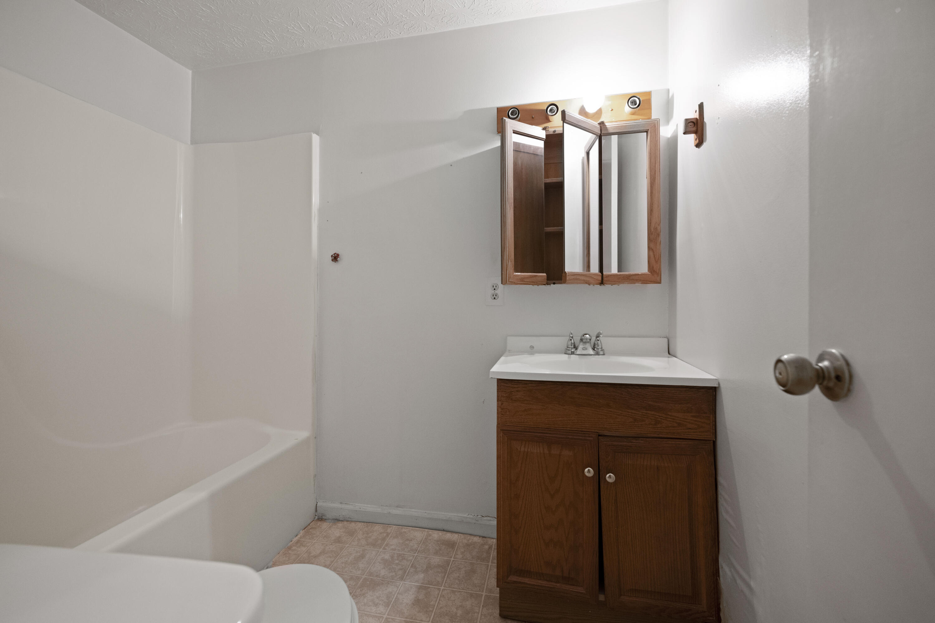 Richmond, Kentucky 40475, United States, 5 Bedrooms Bedrooms, ,3 BathroomsBathrooms,Residential,Active,94448