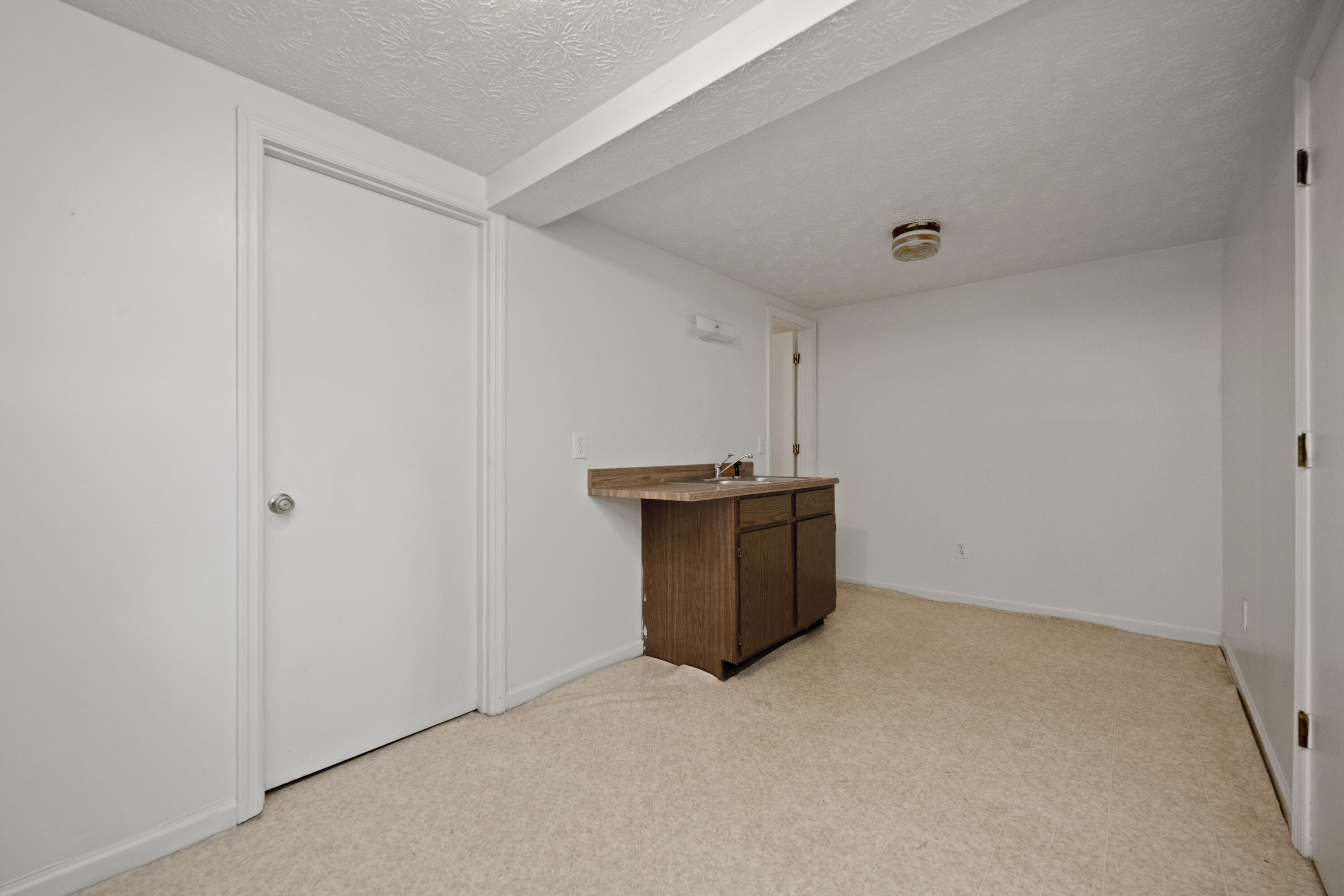 Richmond, Kentucky 40475, United States, 5 Bedrooms Bedrooms, ,3 BathroomsBathrooms,Residential,Active,94448