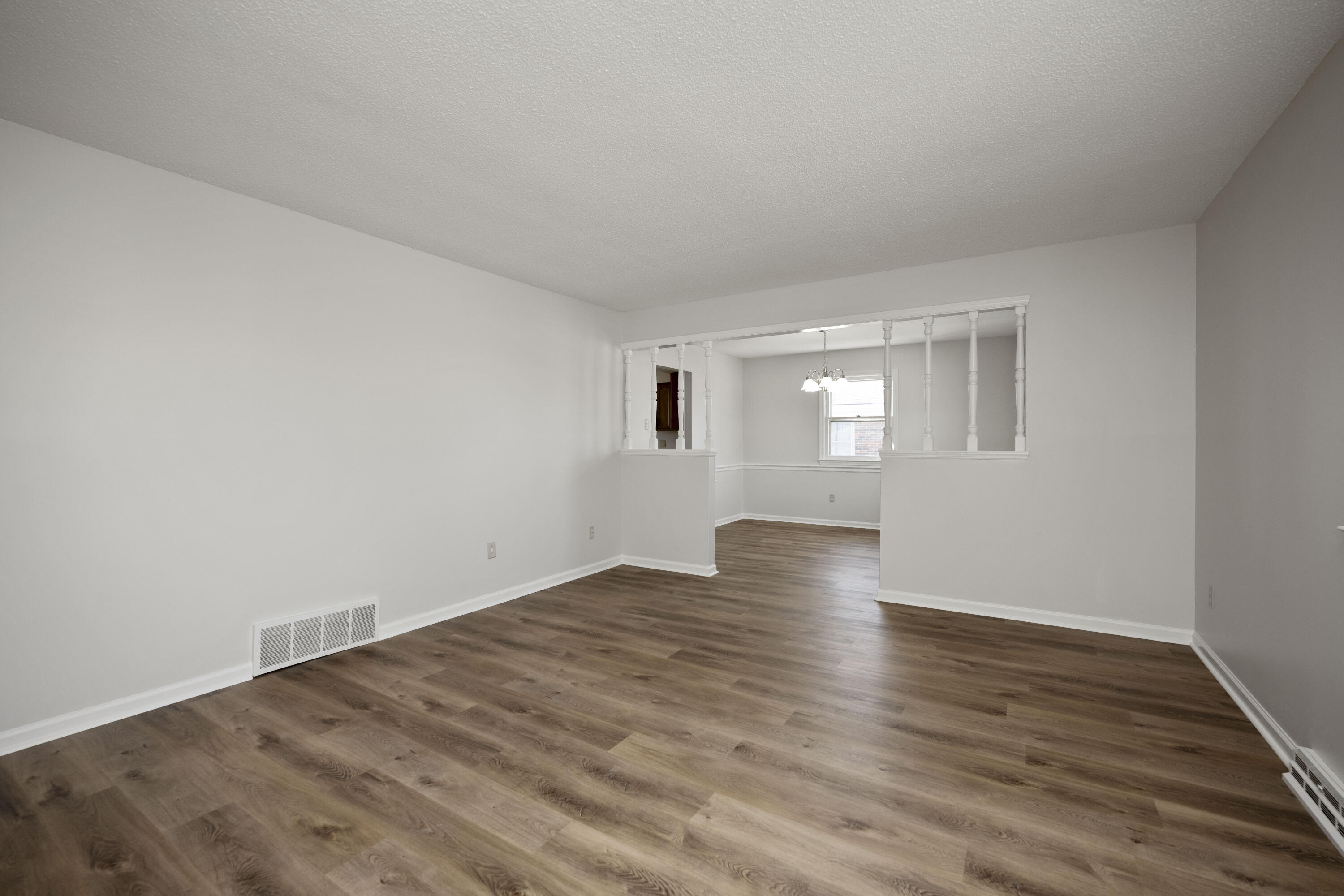 Richmond, Kentucky 40475, United States, 5 Bedrooms Bedrooms, ,3 BathroomsBathrooms,Residential,Active,94448