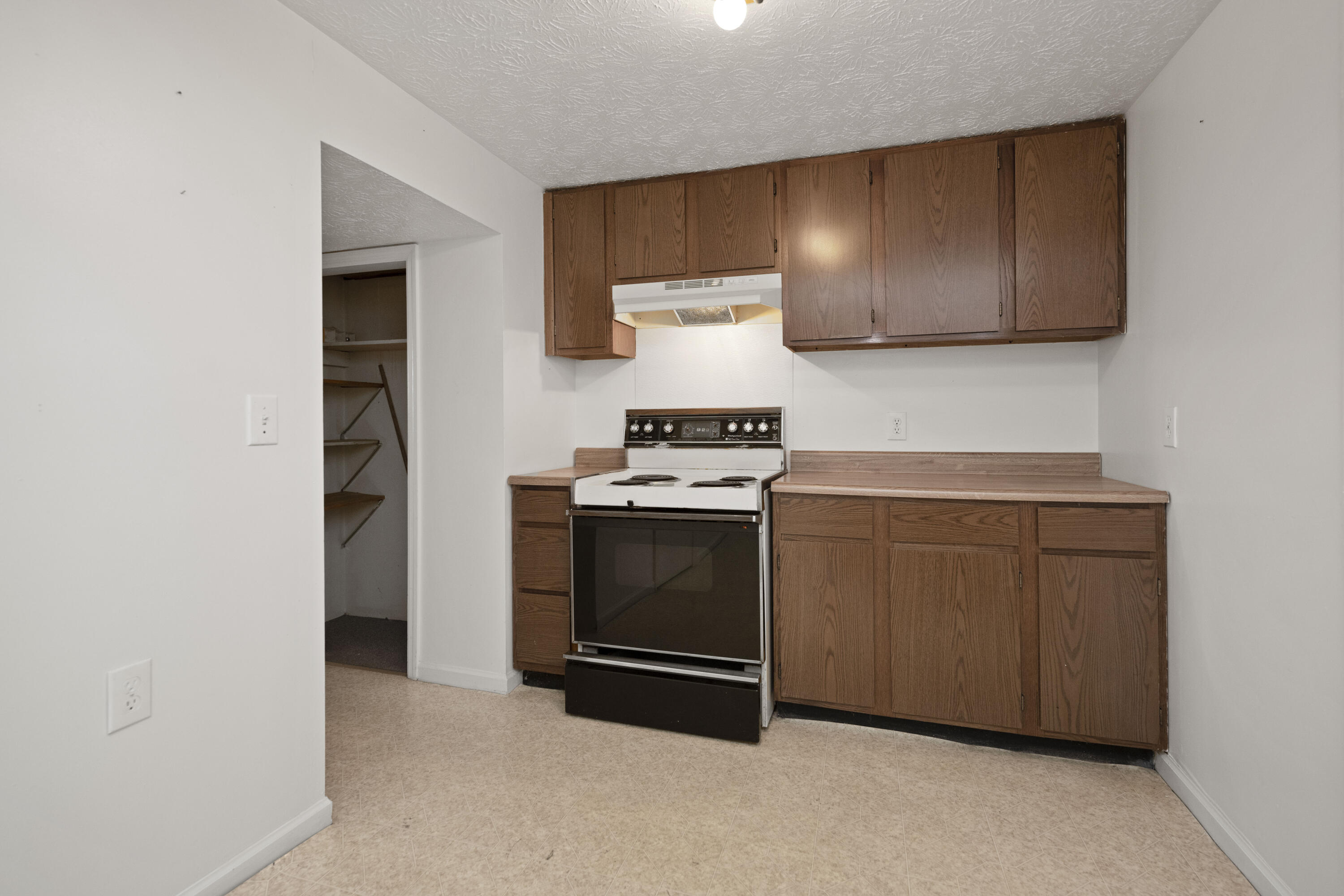 Richmond, Kentucky 40475, United States, 5 Bedrooms Bedrooms, ,3 BathroomsBathrooms,Residential,Active,94448