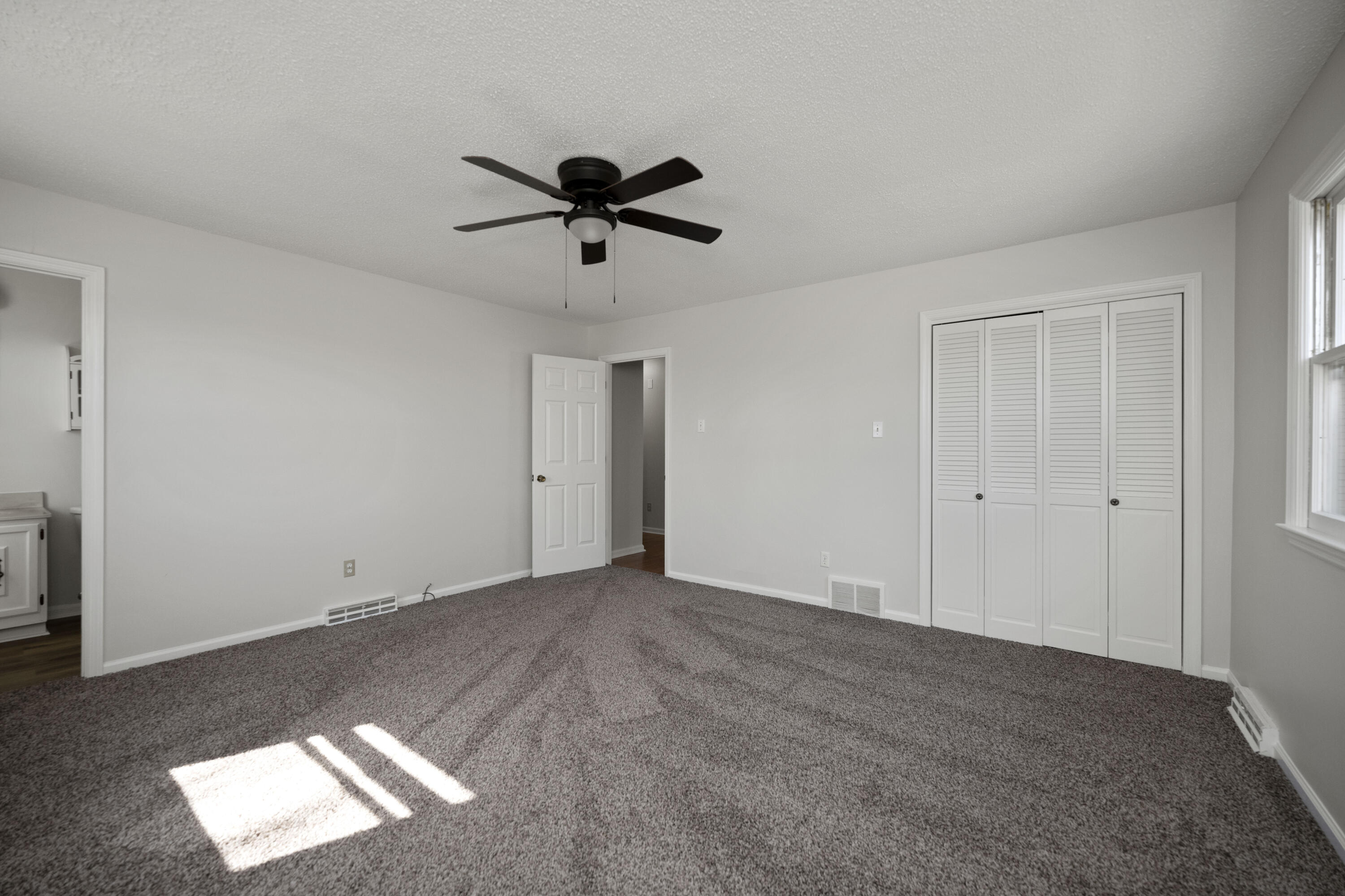 Richmond, Kentucky 40475, United States, 5 Bedrooms Bedrooms, ,3 BathroomsBathrooms,Residential,Active,94448