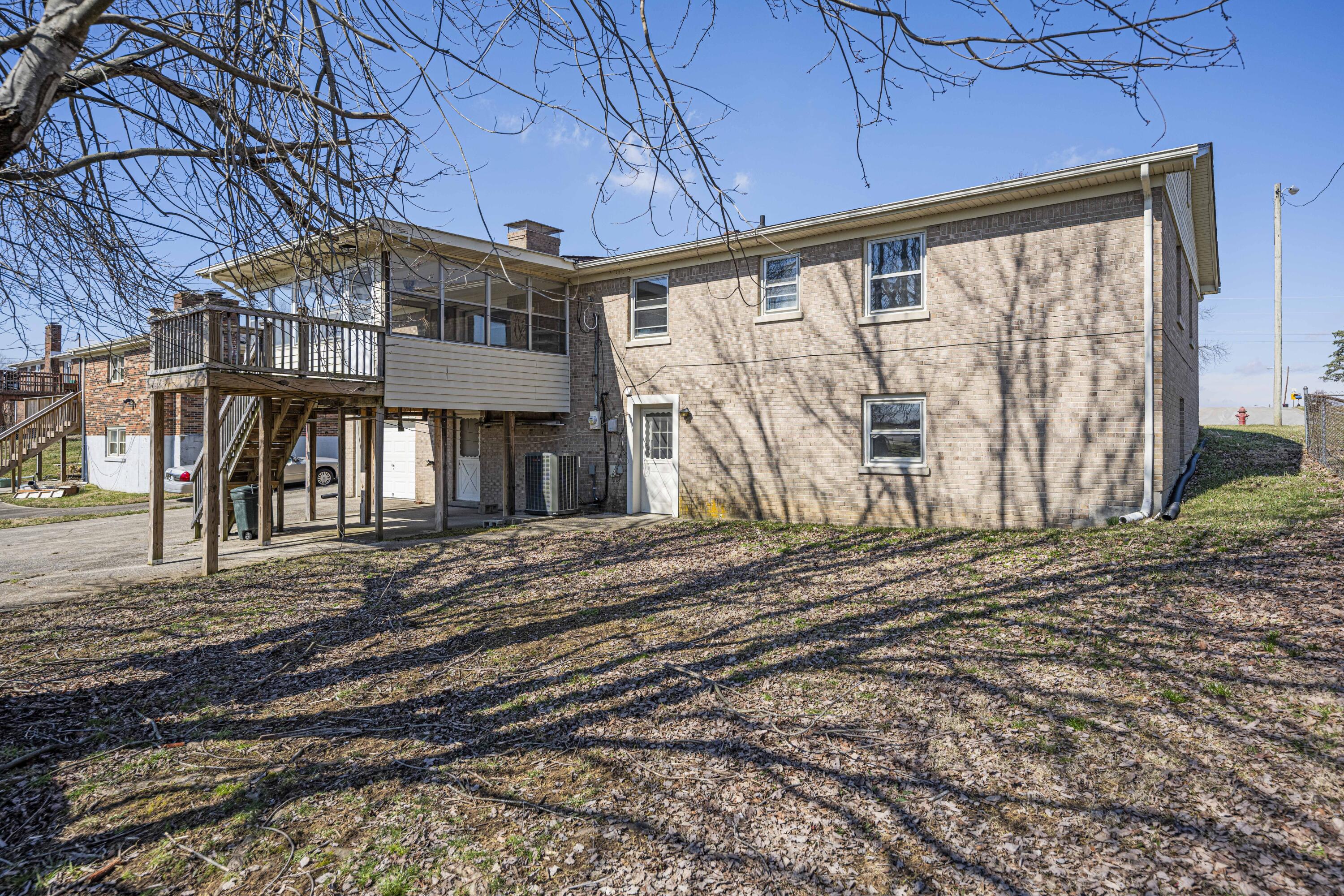 Richmond, Kentucky 40475, United States, 5 Bedrooms Bedrooms, ,3 BathroomsBathrooms,Residential,Active,94448