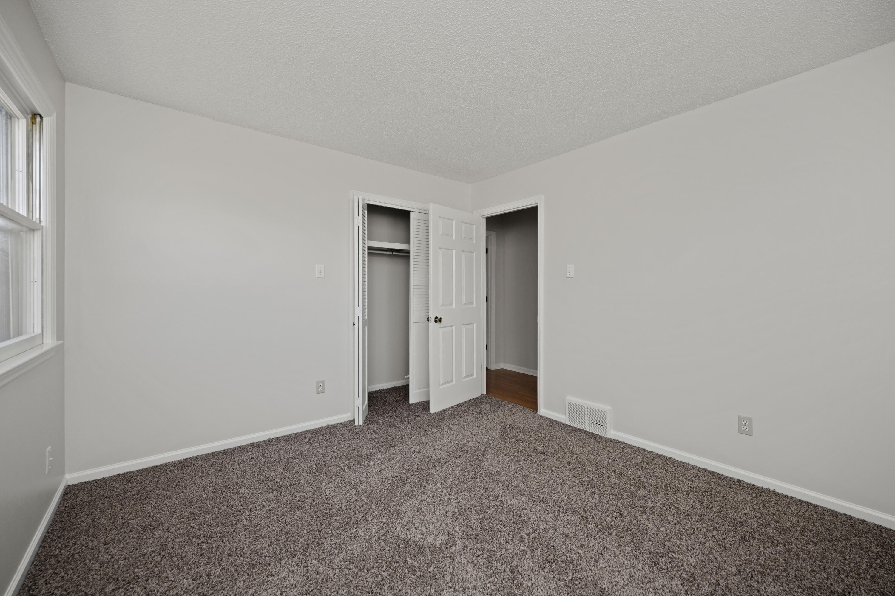 Richmond, Kentucky 40475, United States, 5 Bedrooms Bedrooms, ,3 BathroomsBathrooms,Residential,Active,94448