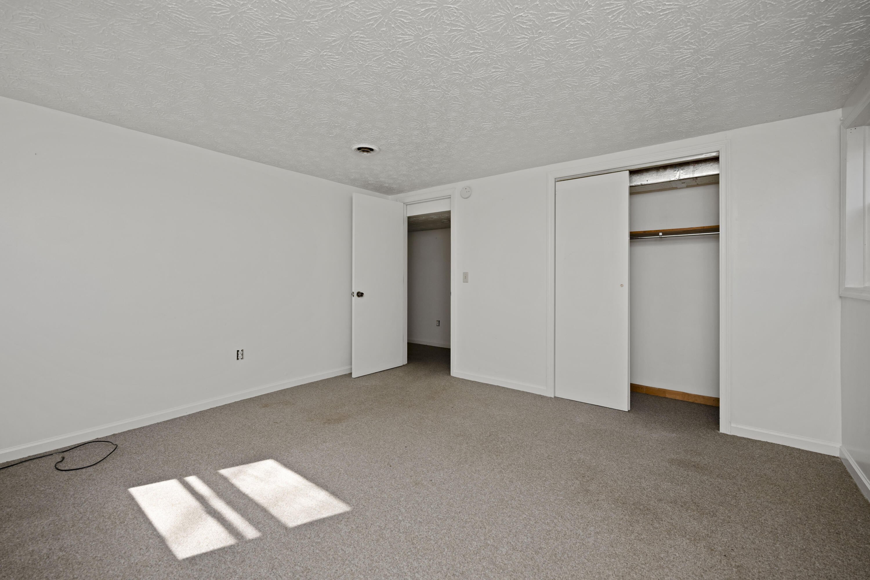 Richmond, Kentucky 40475, United States, 5 Bedrooms Bedrooms, ,3 BathroomsBathrooms,Residential,Active,94448