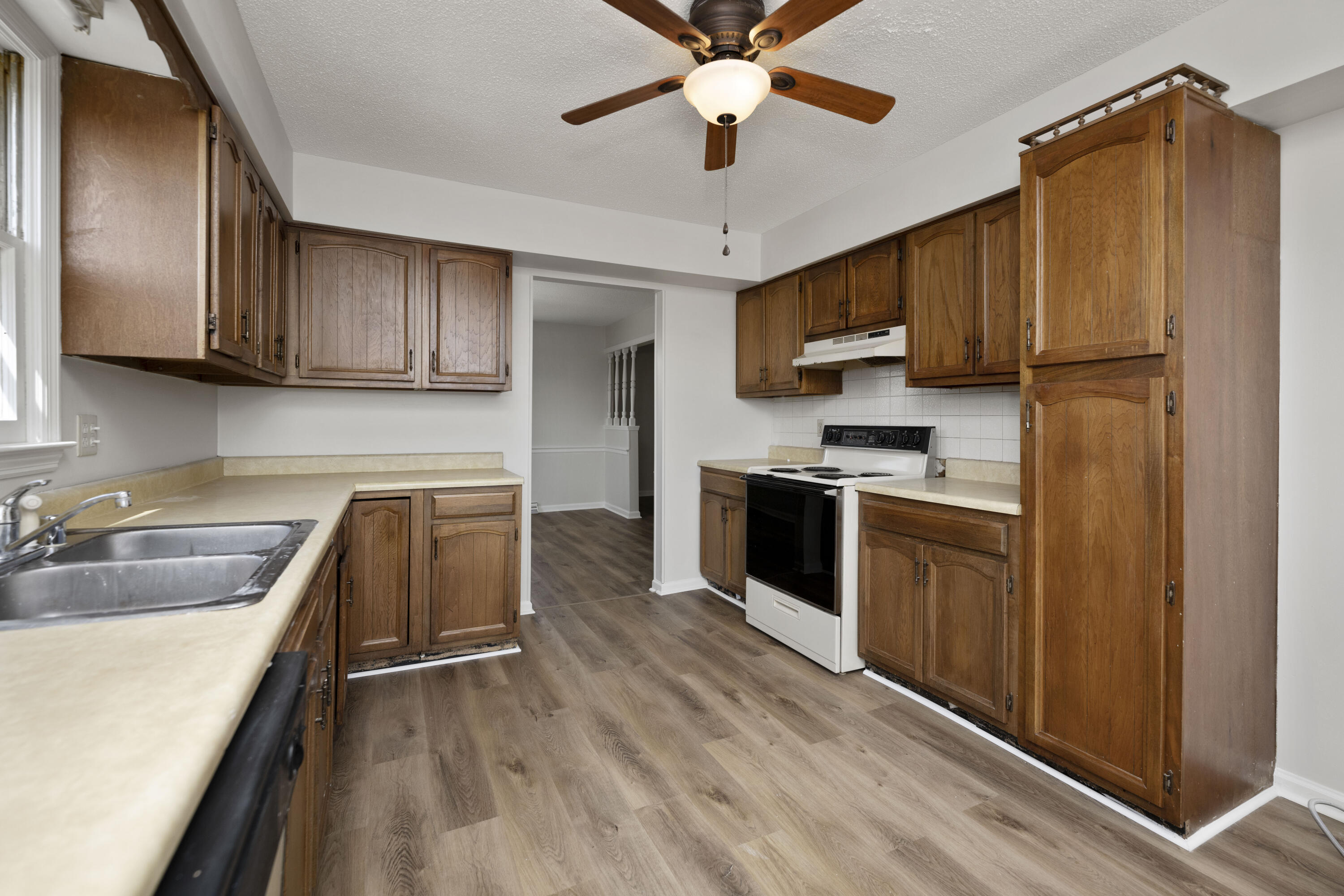 Richmond, Kentucky 40475, United States, 5 Bedrooms Bedrooms, ,3 BathroomsBathrooms,Residential,Active,94448