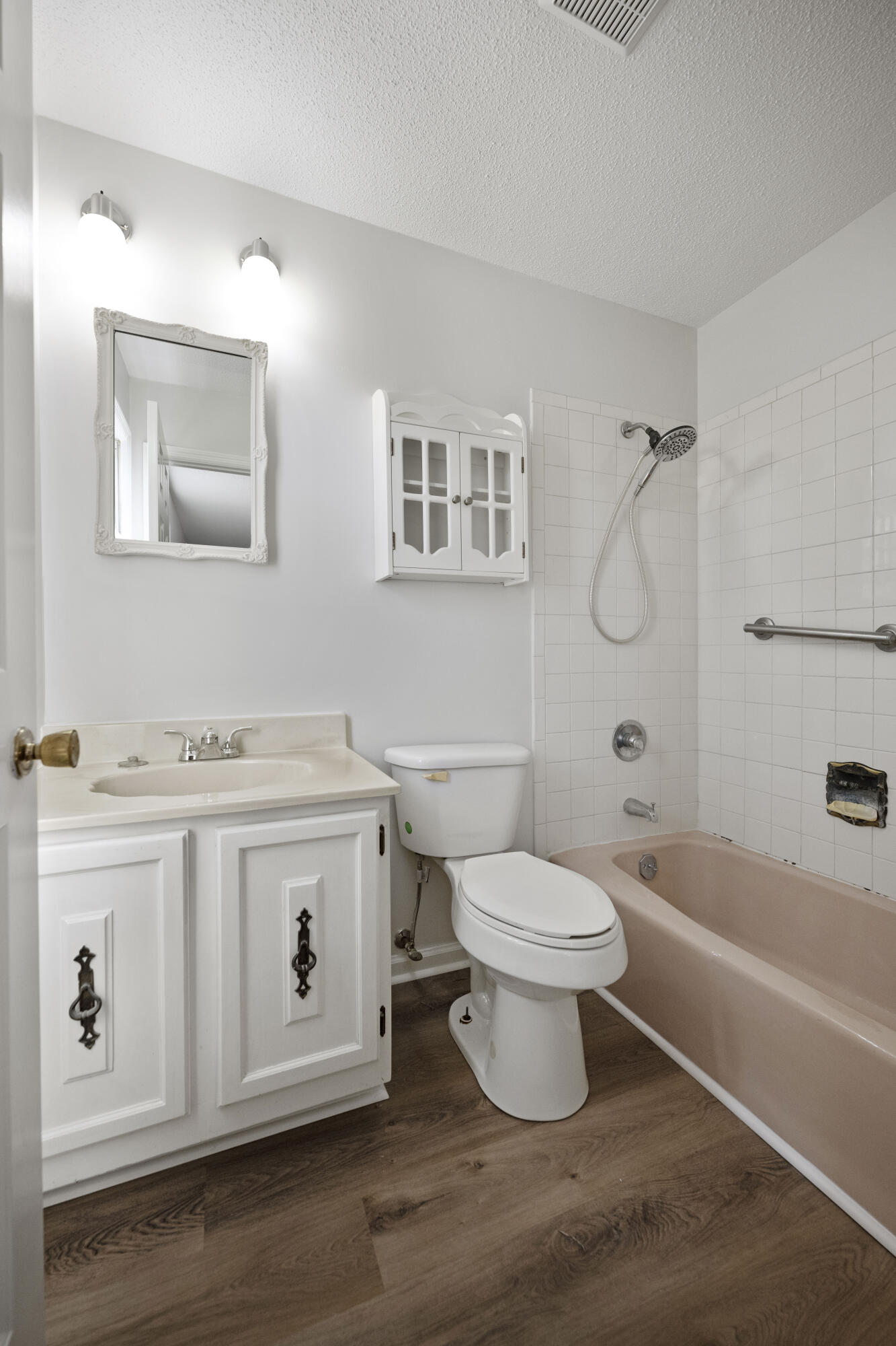 Richmond, Kentucky 40475, United States, 5 Bedrooms Bedrooms, ,3 BathroomsBathrooms,Residential,Active,94448